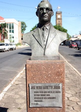 Busto José Vieira Barretto Júnior